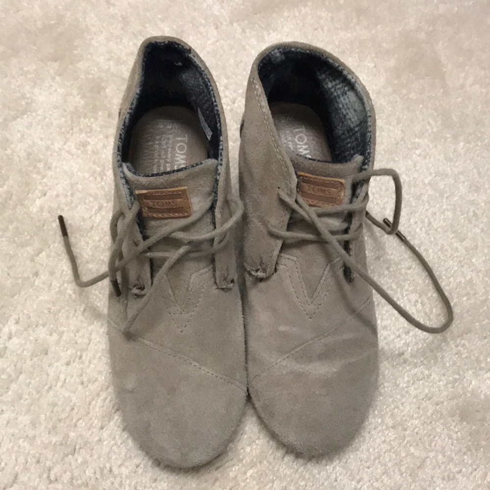 Toms size 6.5 Tan Wedge Booties